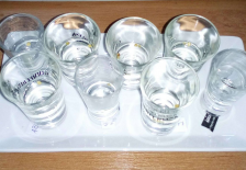 To není chlast, to ve vodě plavou semínka